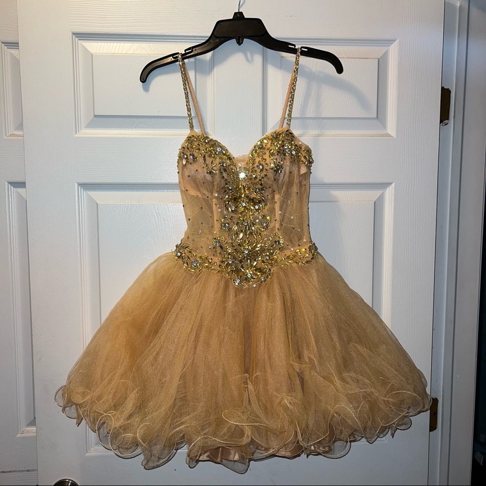 Dave and Johnny evening/formal/prom dress. Above the knee length. Mesh bodice
